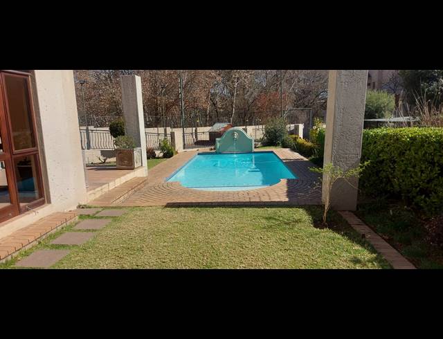 1 BEDROOM TOWNHOUSE FOR SALE IN SUNNINGHILL